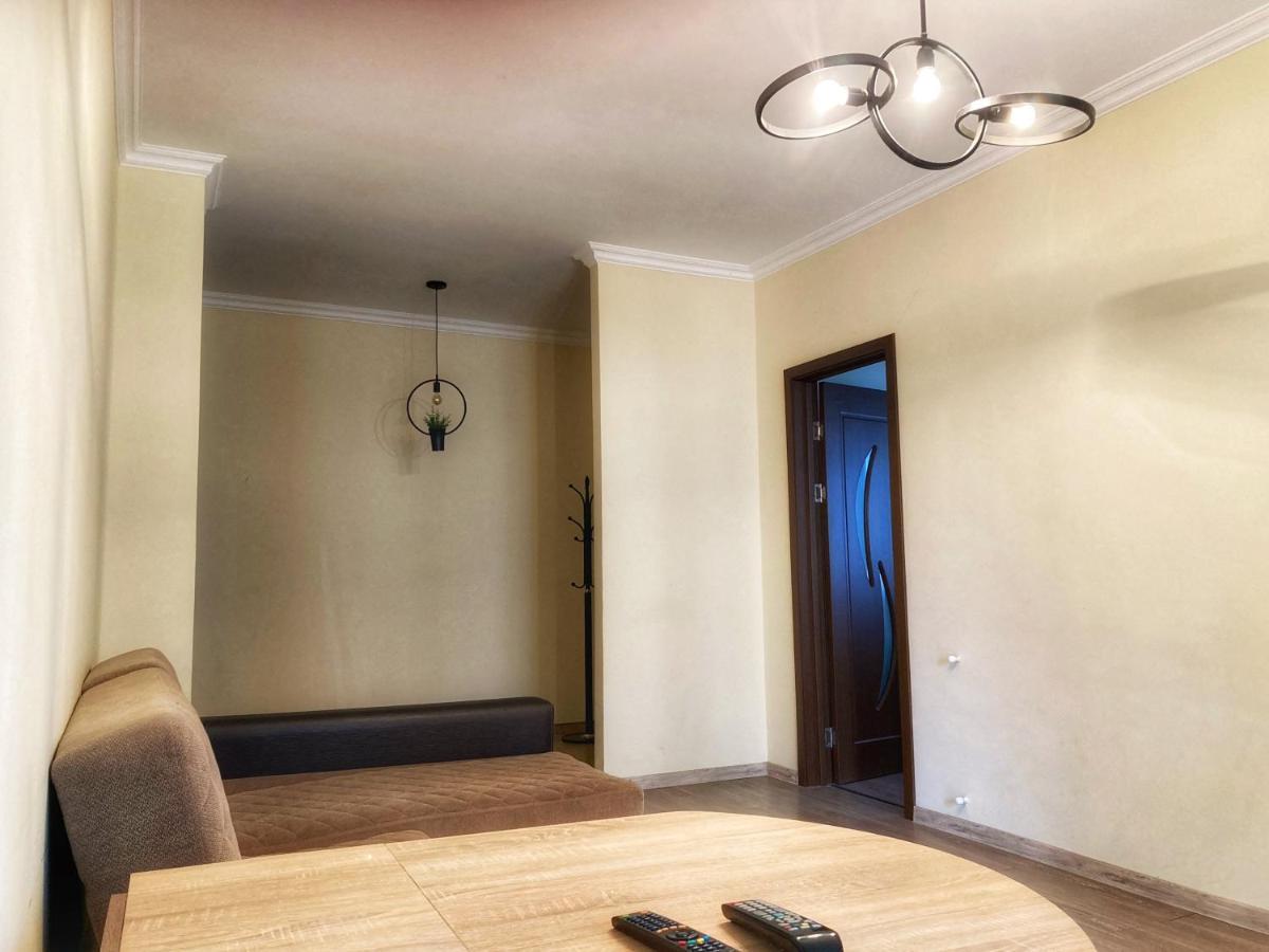 Big, Comfortable Apartment In Batumi Near The Sea ภายนอก รูปภาพ