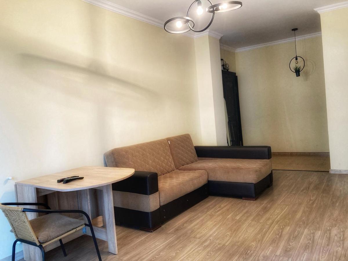 Big, Comfortable Apartment In Batumi Near The Sea ภายนอก รูปภาพ